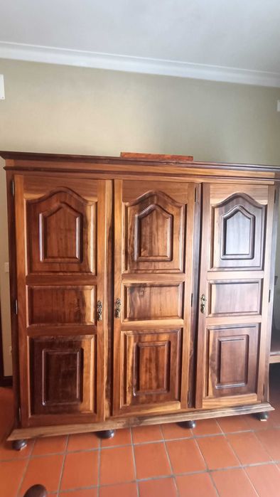 Mobília de quarto madeira maciça