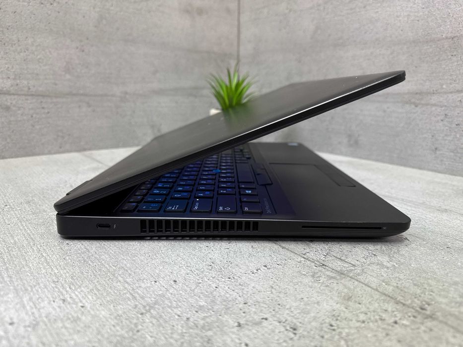 Стильний ноутбук Dell Precision 3510/i7-6700HQ/15.6” HD/250gb ssd