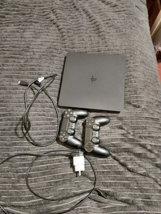 PlayStation 4 slim 1tb+2 оригінальні геймпади