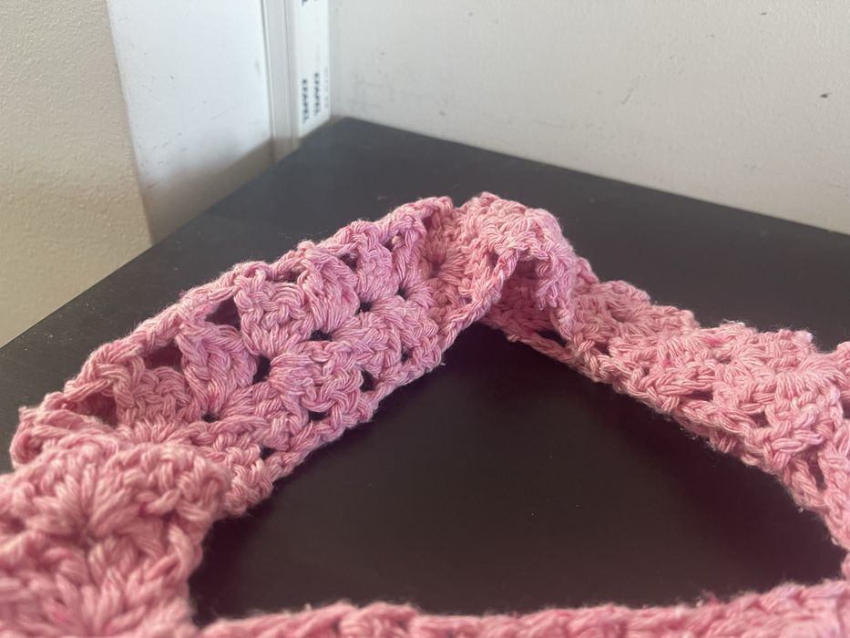 Mala em croché cor de rosa