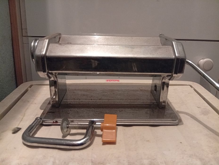 Máquina de esticar massa
