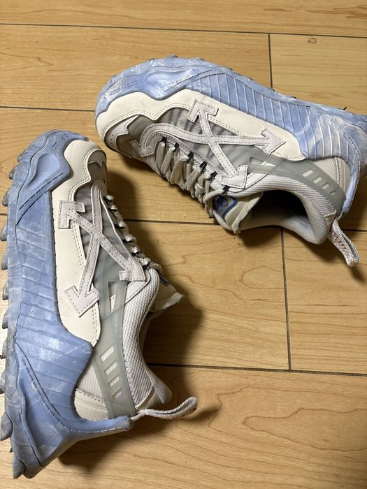 “Off white” Odsy 1000