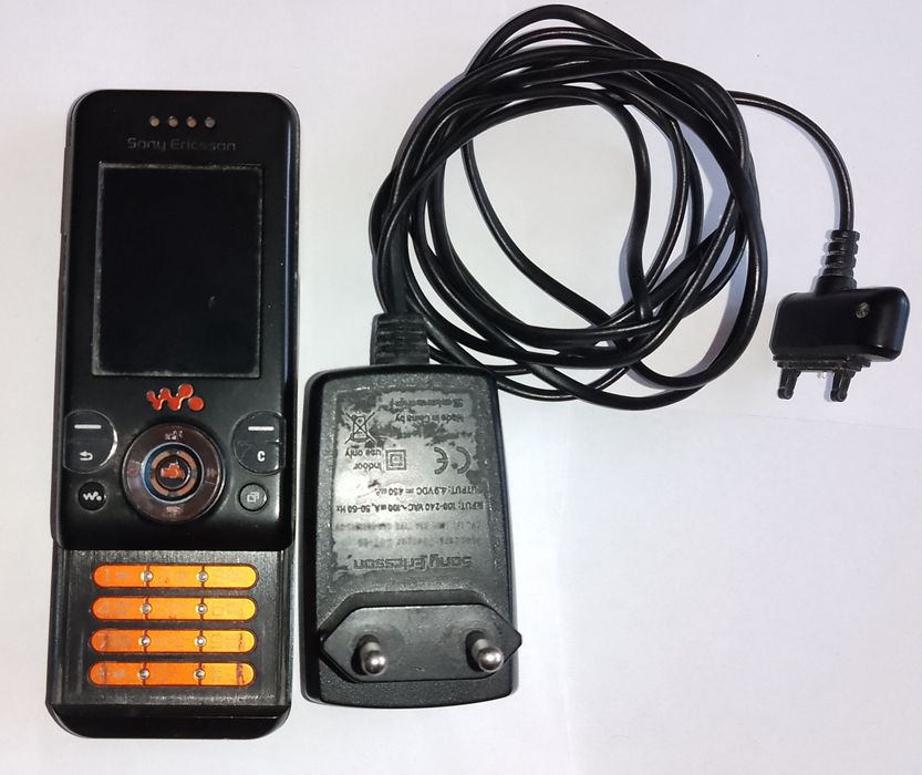 Продам ретро телефон Soni Ericsson W580i.