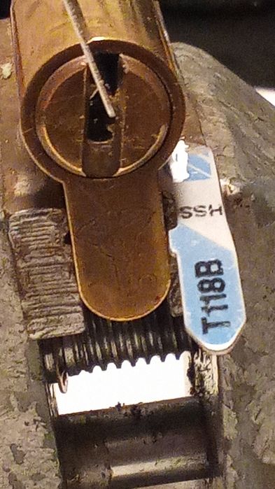 Открыть замок Киев, открытие авто, сейфов.замена замков.