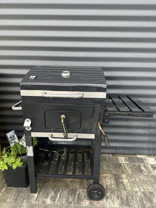 Grill węglowy zamykany UZYWANY