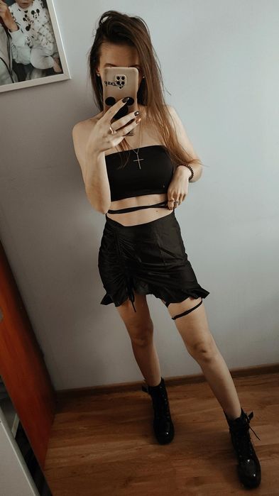 Czarna satynowa spódniczka