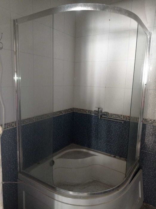 душова кабіна розмір 90*90, скло матове,  піддон високий без тріщин.