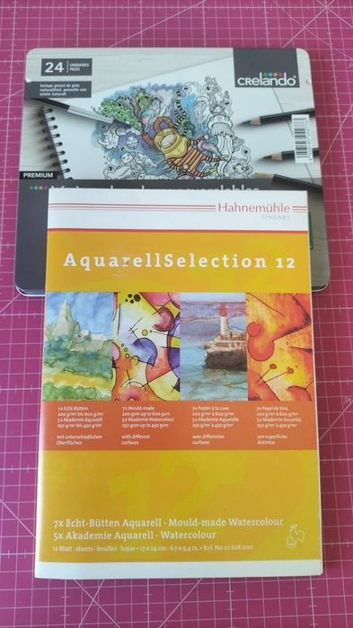 Conjunto de lápis  aguarelas e  papel aguarela