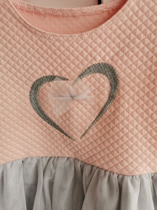 Sukienka  tiulowa r. 86.