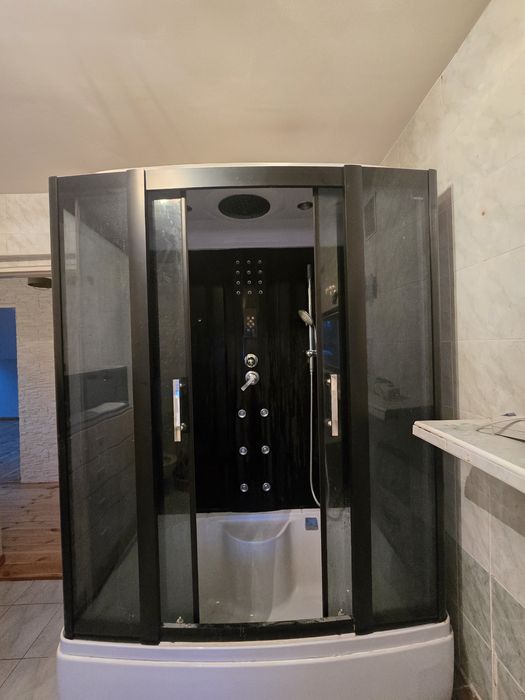 Kabina hydromasażowa z brodzikiem