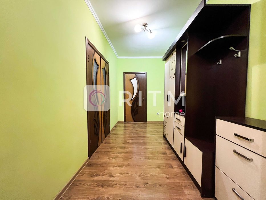 Продаж 2-кімнатної квартири з ремонтом, дахове опалення, ОСББ