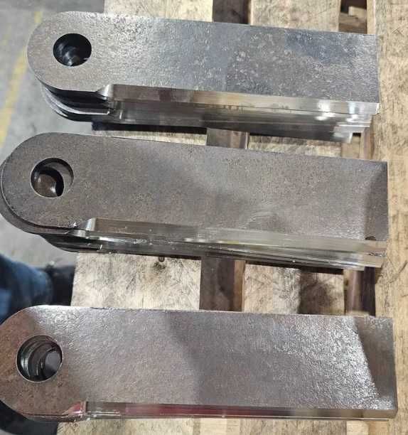 Nóż przystawki  260x60x6 ∅30mm cały z Hardoxu500
