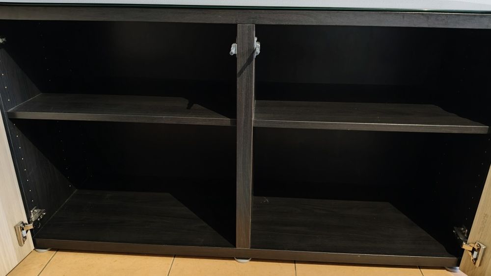 Estante 2 portas com vidro na parte superior