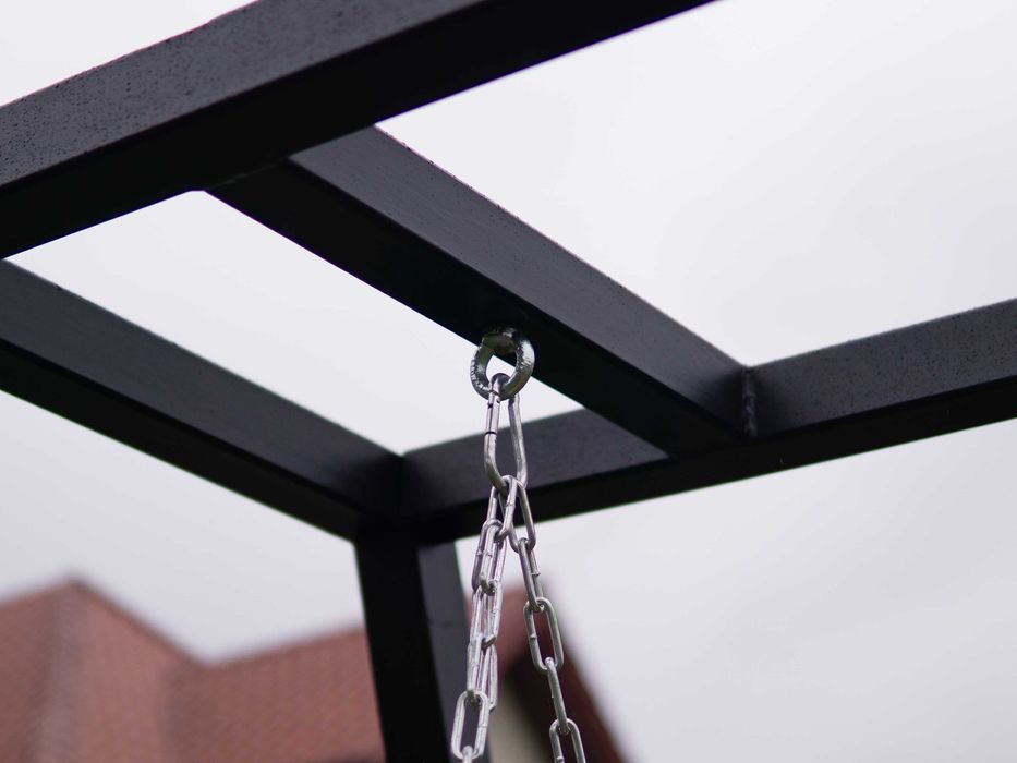 Huśtawka ogrodowa stalowo-drewniana trwała, stabilna, wykonana na lata