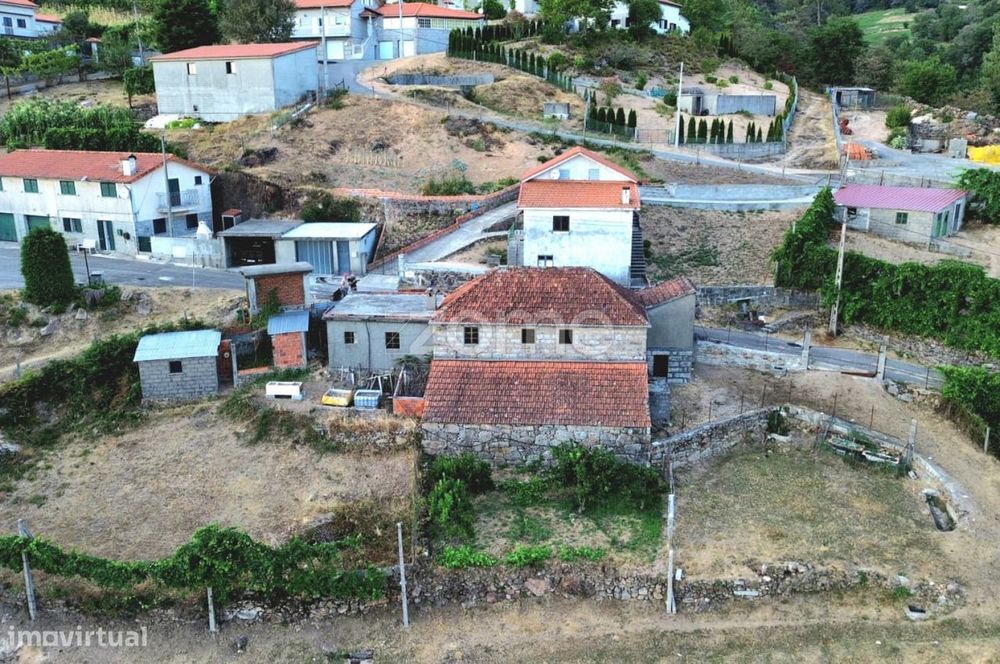 Moradia Individual em Pedra para Recuperar - Covelo Gerês, Montalegre