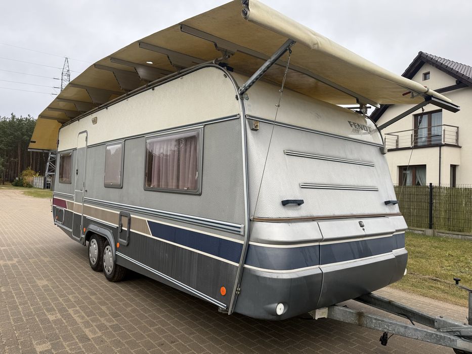 Fendt 615 z dachem ochronnym.