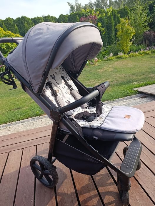 Wózek spacerowy CARRELLO BRAVO dla dziecka do 22 kg DUŻE koła EVA