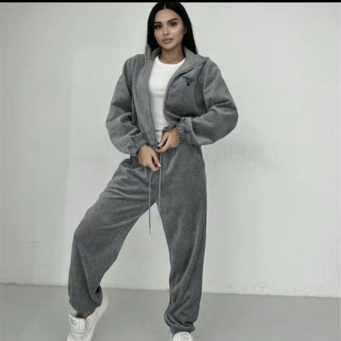 Костюм сірий брендовий