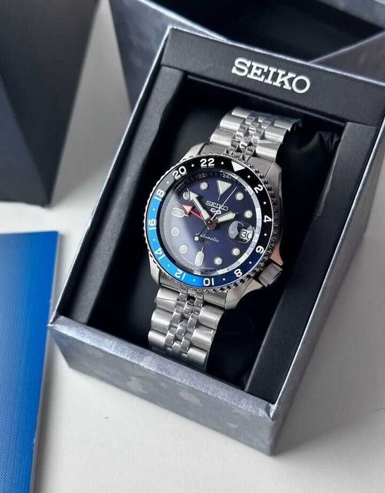 Seiko 5 Sports GMT “Batman” SSK003J1 Made in Japan