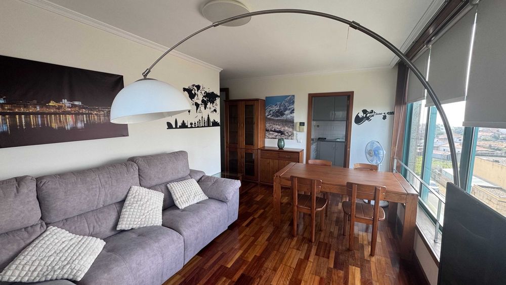Apartamento T1 perto do mar com lugar de garagem e mobilado