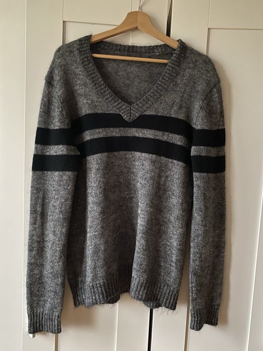 Wełniany elegancki sweter moherowy sweterek w serek z wełny