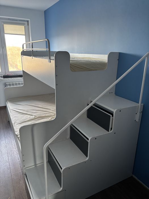 Łóżko  piętrowe ze schodkami