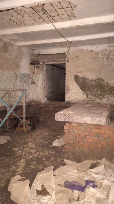 ТЕРМІНОВО ПРОДАМ підвальне приміщення у самому центрі Ніжина, біля площі Франка