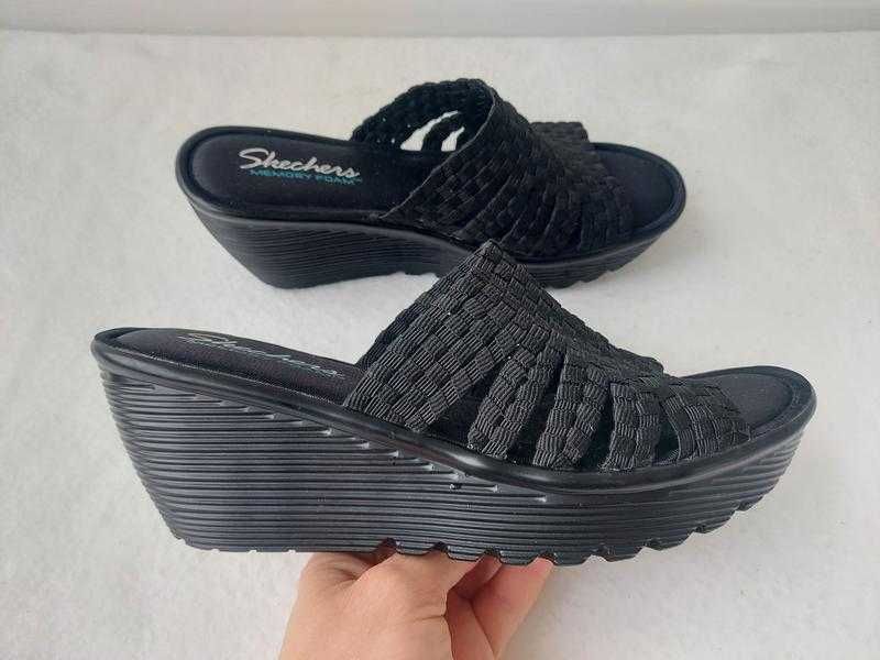 Жіночі босоніжки з текстильним верхом skechers