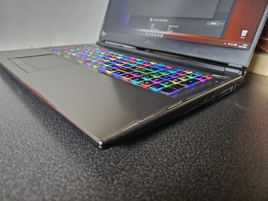 Laptop MSI Alpha 17 144hz, Ryzen 5 , RX5600 6Gb
