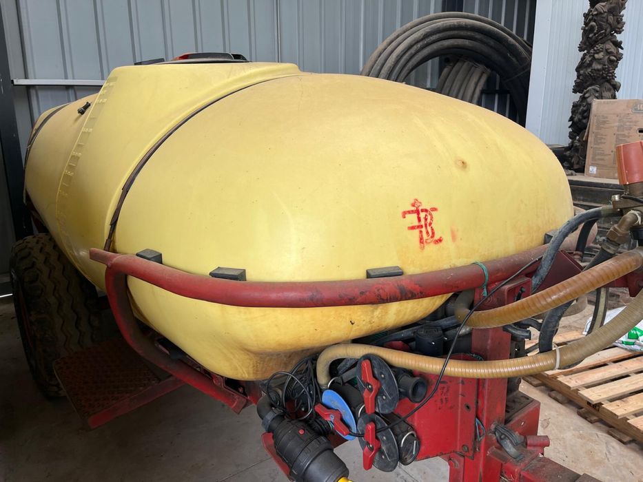 Pulverizador Hardi 2000 L