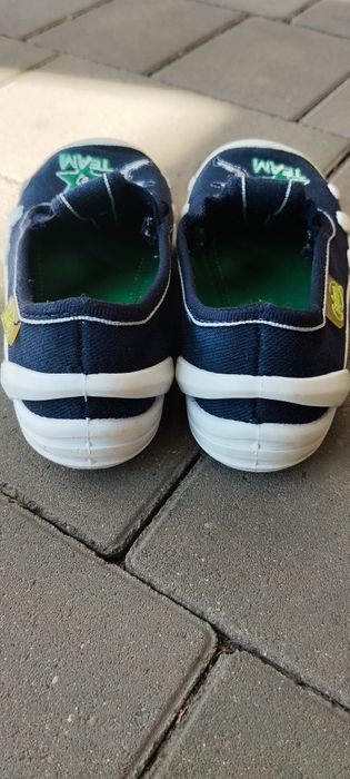 Kapcie w rozmiarze 25