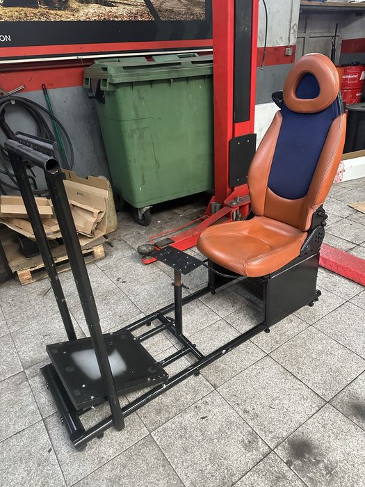 Playseat caseiro com suporte de monitor