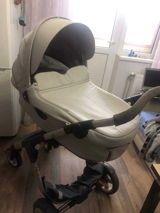 Дитяча коляска .