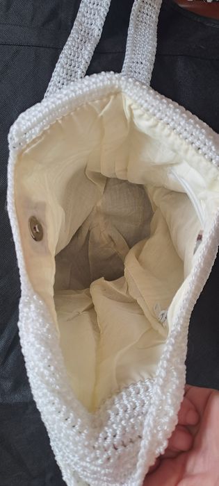 Mala de ombro em crochet Nova
3 cores, beje e 2 tons de verde
Medidas nas fotos