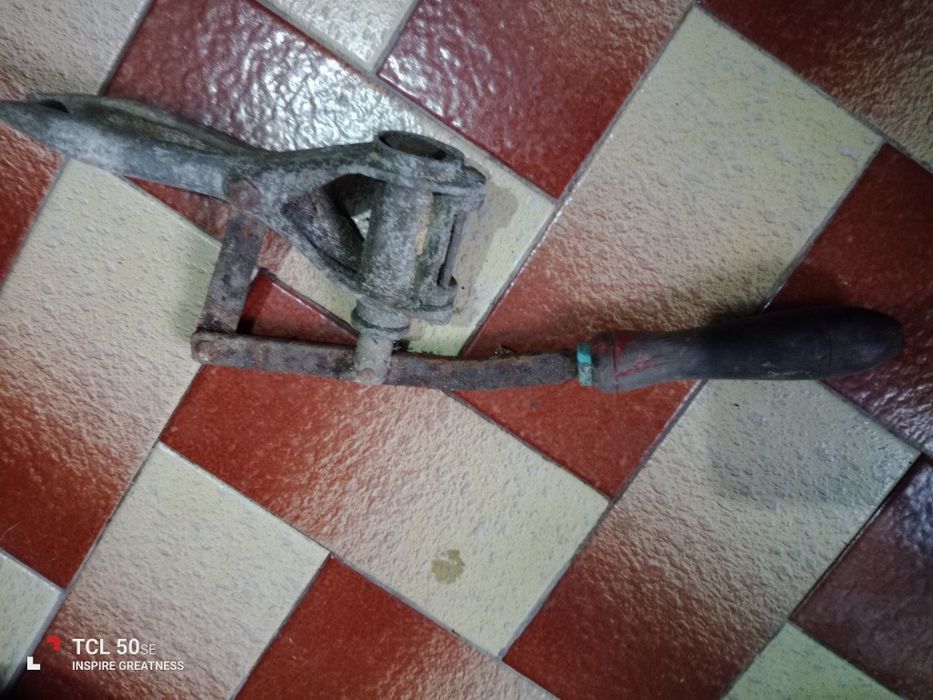 Engarrafador de garrafas muito antigo para decoração ou colecionadores