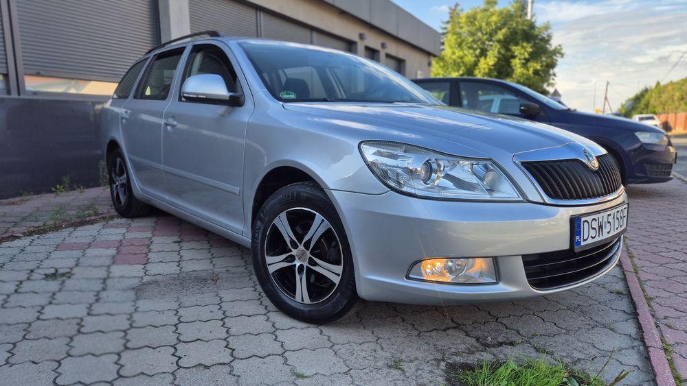 Skoda Octavia II ** Benzyna ** Kombi ** Zadbana