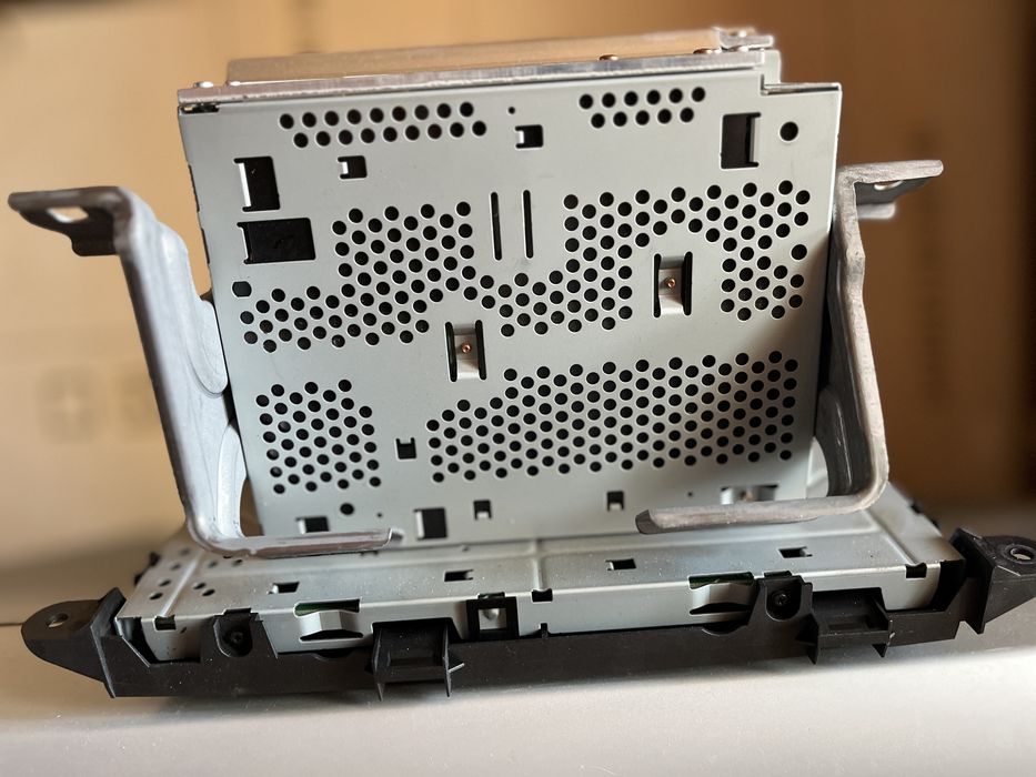 Продам оригінальну магнітолу для Toyota Sienna III