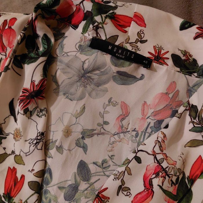 Bluzka w kwiaty Mohito