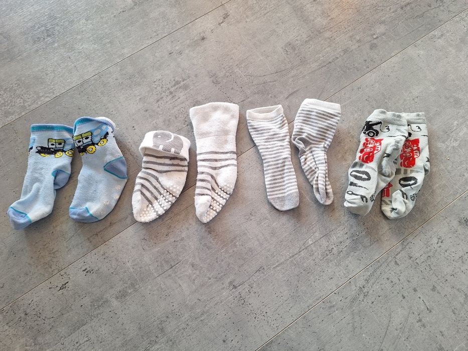 4 pary skarpetek niemowlęcych