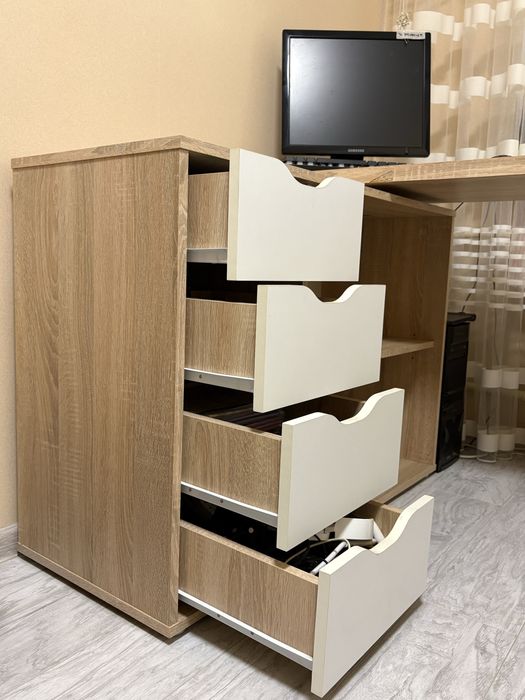 Продам письмовий стіл(розкладний) ЮСК (Jysk)