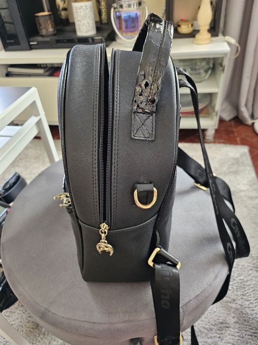 Mochila preta marca Cavalinho