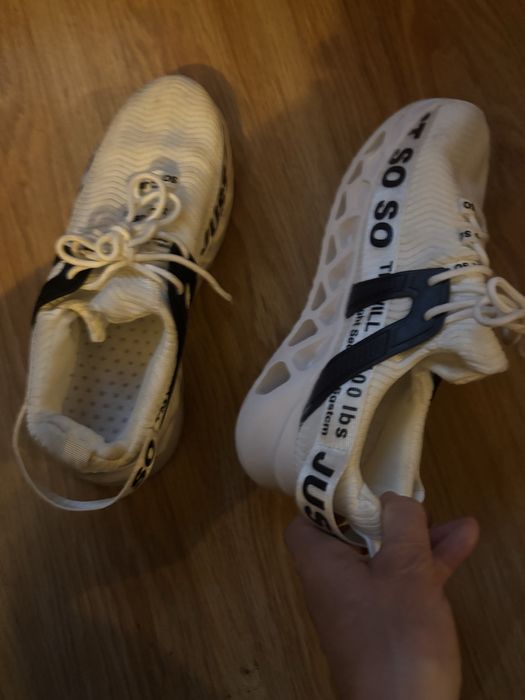 Buty  sportowe 40