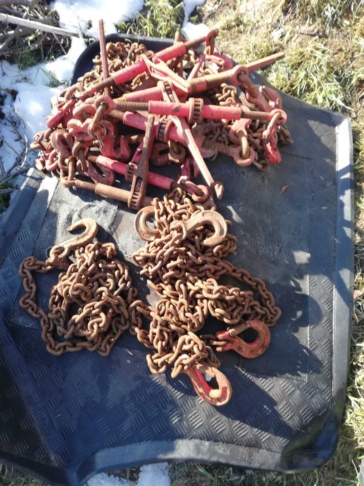 Łańcuchy transportowe z napinaczami .