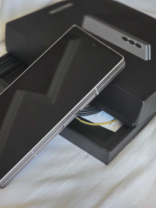 продам телефон samsung z fold 6