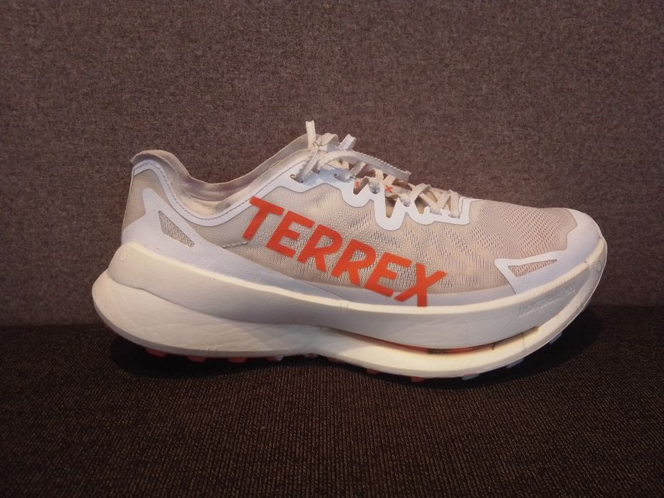 ‼️ДУЖЕ ВИГІДНО‼️Кросівки Adidas Terrex Білого кольору спортивні тренувальні Розмір 43-44 передплата 100 грн Вживані