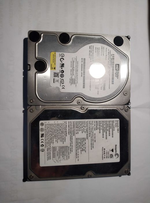 Lote de Discos Rígidos 3.5" (SATA e IDE) – Para Peças / Decoração / Projetos