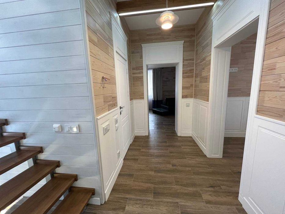 Будинок з ремонтом у лісовому Забуччі. Гараж.