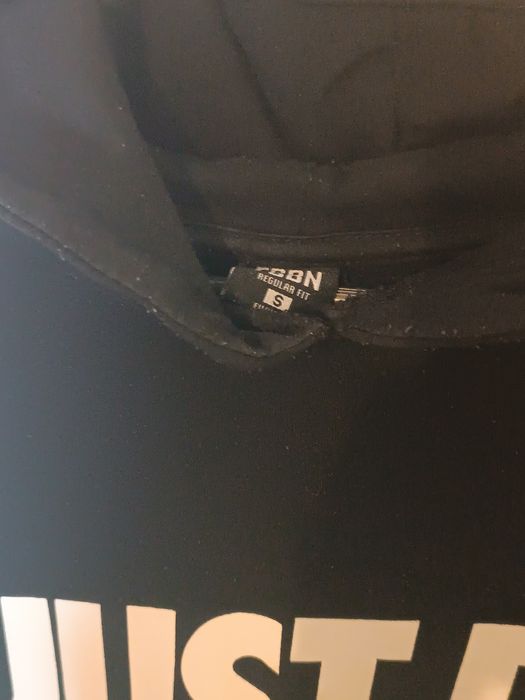 Bluza z napisem "Just Do Nothing"