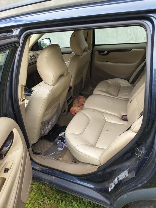 Sprzedam Volvo XC70 2,4d