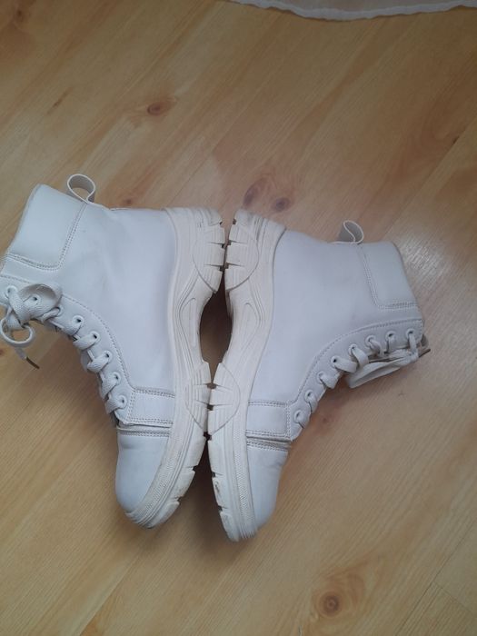 Buty damskie biały na jesień